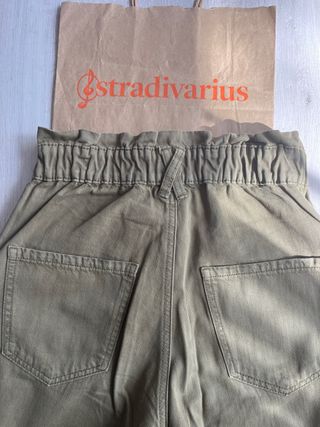 Pantalón STRADIVARIUS verde oliva T XS como nuevo