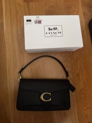 Bolso Coach Negro con detalles dorados