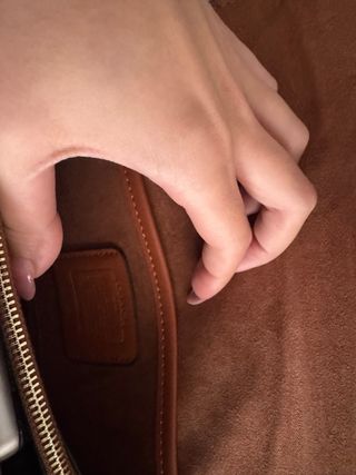 Bolso Coach Negro con detalles dorados