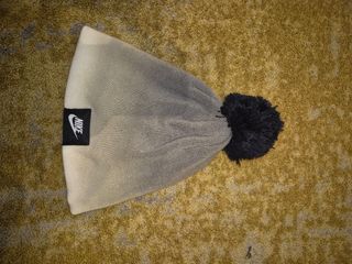 Gorro Nike con pompón degradado