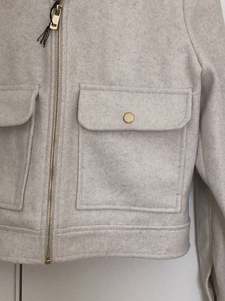 Chaqueta corta Zara beige