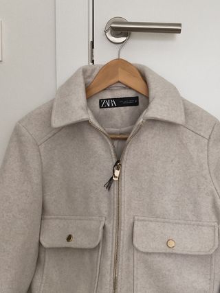 Chaqueta corta Zara beige