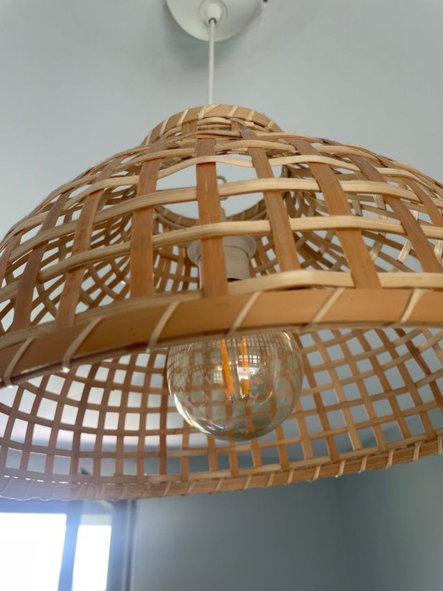 Lámpara de mimbre colgante