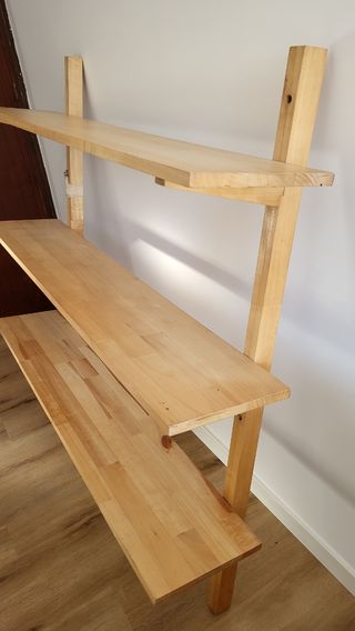 Estantería de madera para pared