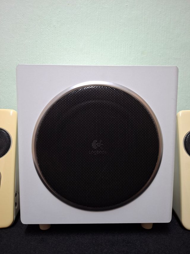 Altavoces Logitech 2.1 Blancos y Beige