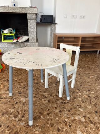 Mesa redonda infantil con 3 sillas