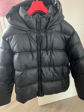 Abrigo acolchado Zara XL negro