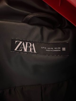 Abrigo acolchado Zara XL negro