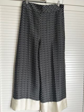 Pantalón Zara estampado blanco y negro