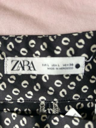 Pantalón Zara estampado blanco y negro