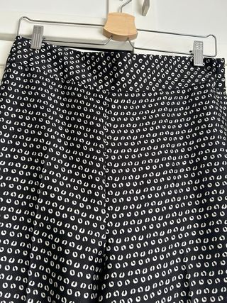 Pantalón Zara estampado blanco y negro