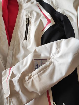 Equipo de esquí blanco. Anorac y pantalon