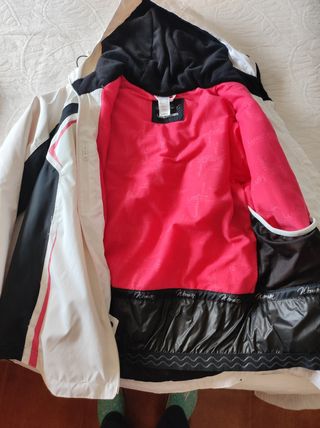 Equipo de esquí blanco. Anorac y pantalon