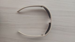 Gafas de sol beige con cristal negro