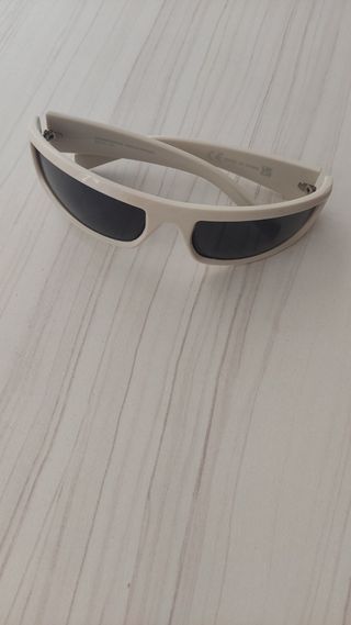 Gafas de sol beige con cristal negro