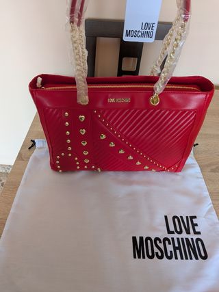 Bolso Love Moschino Rojo con Tachuelas Doradas