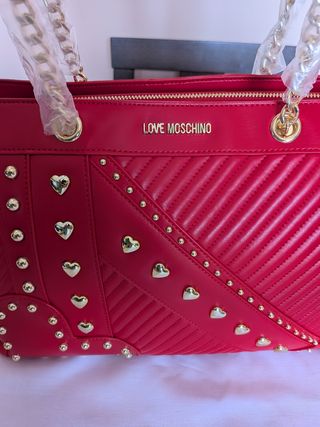 Bolso Love Moschino Rojo con Tachuelas Doradas