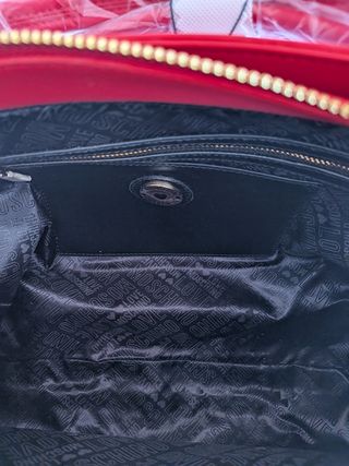 Bolso Love Moschino Rojo con Tachuelas Doradas