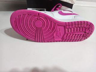 Zapatillas Jordan 1 Mid Niña Rosa/Blanco Talla 36.