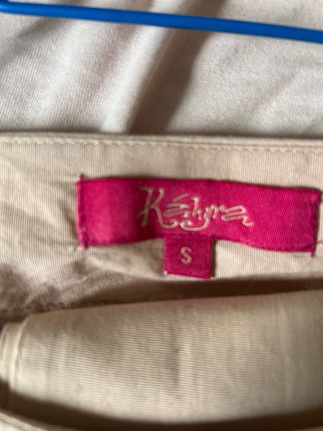 Vestido rosa con bordados plateados