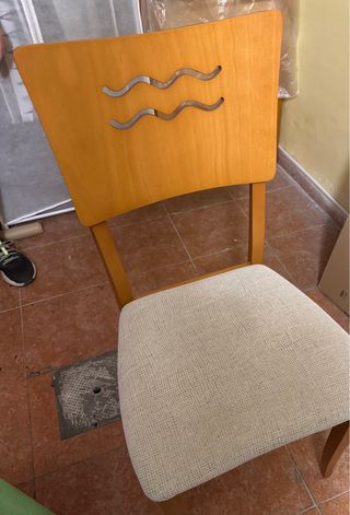 Par de sillas de salón madera y tela.