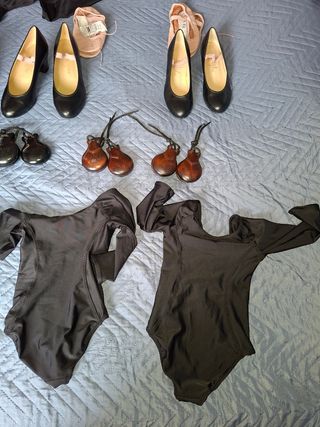 Ropa variada de baile