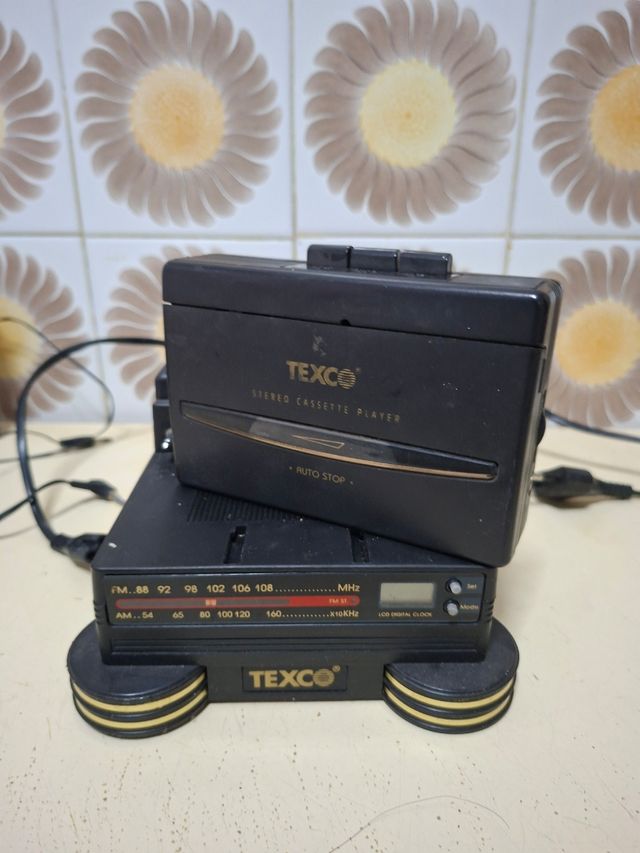 Walkman Texco con Radio FM  y walkman sanyo
