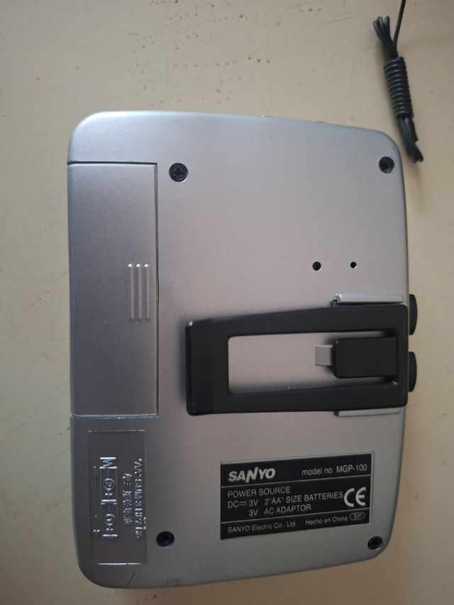 Walkman Texco con Radio FM  y walkman sanyo