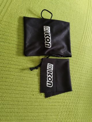 Gafas deportivas rosas y blancas