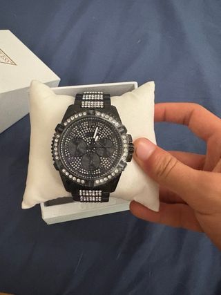 Reloj Guess Negro y Plateado con Cristales