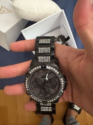Reloj Guess Negro y Plateado con Cristales