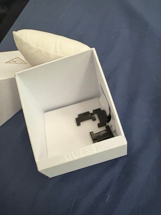 Reloj Guess Negro y Plateado con Cristales