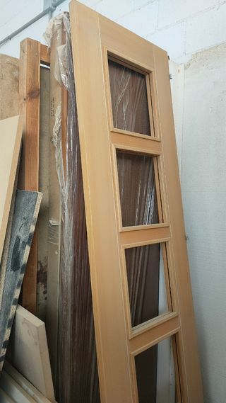 Puerta vidriera con 3 cristales