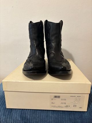 Botín Bimba y Lola Negro Talla 40.
Entrega en mano