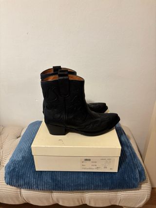 Botín Bimba y Lola Negro Talla 40.
Entrega en mano