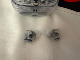 Auriculares Beats Studio Buds + Transparentes