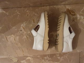 Zapatos niña blancos con hebilla