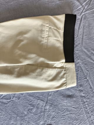Pantalón Zara beige y negro
