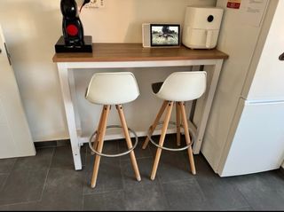 Mesa alta y 2 taburetes madera y blanco