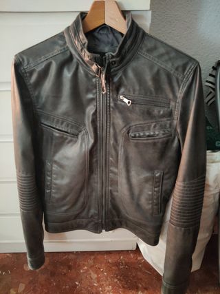Chaqueta efecto piel hombre gris