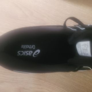 Zapatillas Asics GT-1000 12 Negras y Blancas.