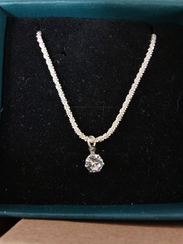 Colgante con circonita y cadena de plata esterlina