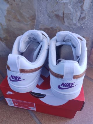 Zapatillas Nike blancas y doradas talla 35.5