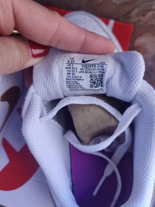 Zapatillas Nike blancas y doradas talla 35.5