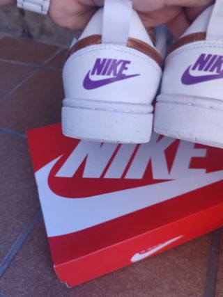 Zapatillas Nike blancas y doradas talla 35.5