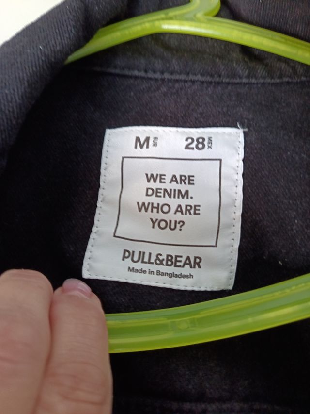 Cazadora vaquera negra Pull&Bear Talla M