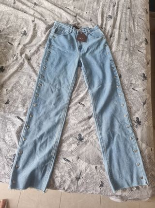 Vaqueros anchos con corazones