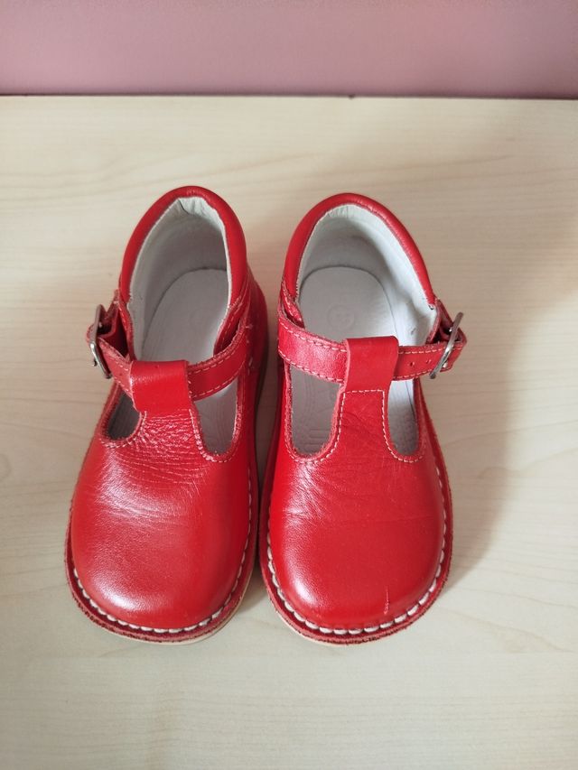Zapatos rojos hebilla T-bar talla 22