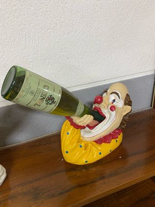 Figure per bottiglie di vino