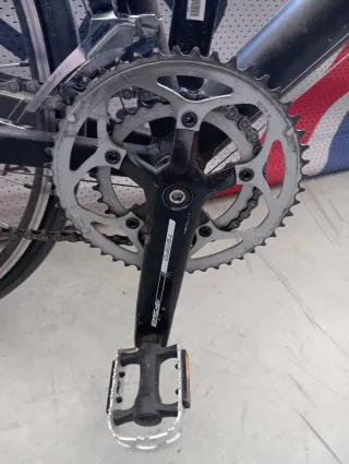 Bicicleta de carretera Felt negra